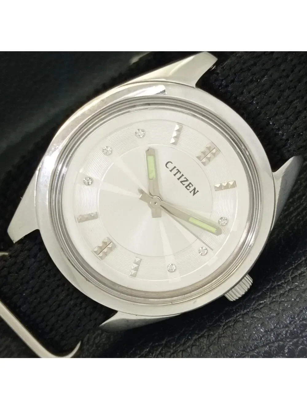 Vintage 1985 Citizen Automatic Mens Silver Watch W/daydate & Silver accents